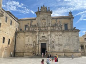 Scopri di più sull'articolo Piazza del Duomo Lecce: il gioiello della città salentina