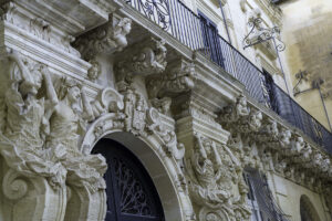 Scopri di più sull'articolo Scoprire Lecce attraverso le installazioni urbane