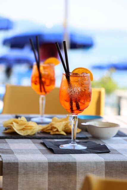 Aperitivo in barca lungo le coste leccesi