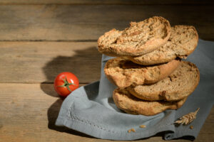 Scopri di più sull'articolo Cucina salentina estiva con friselle e pitta: piatti freschi e tradizionali da gustare