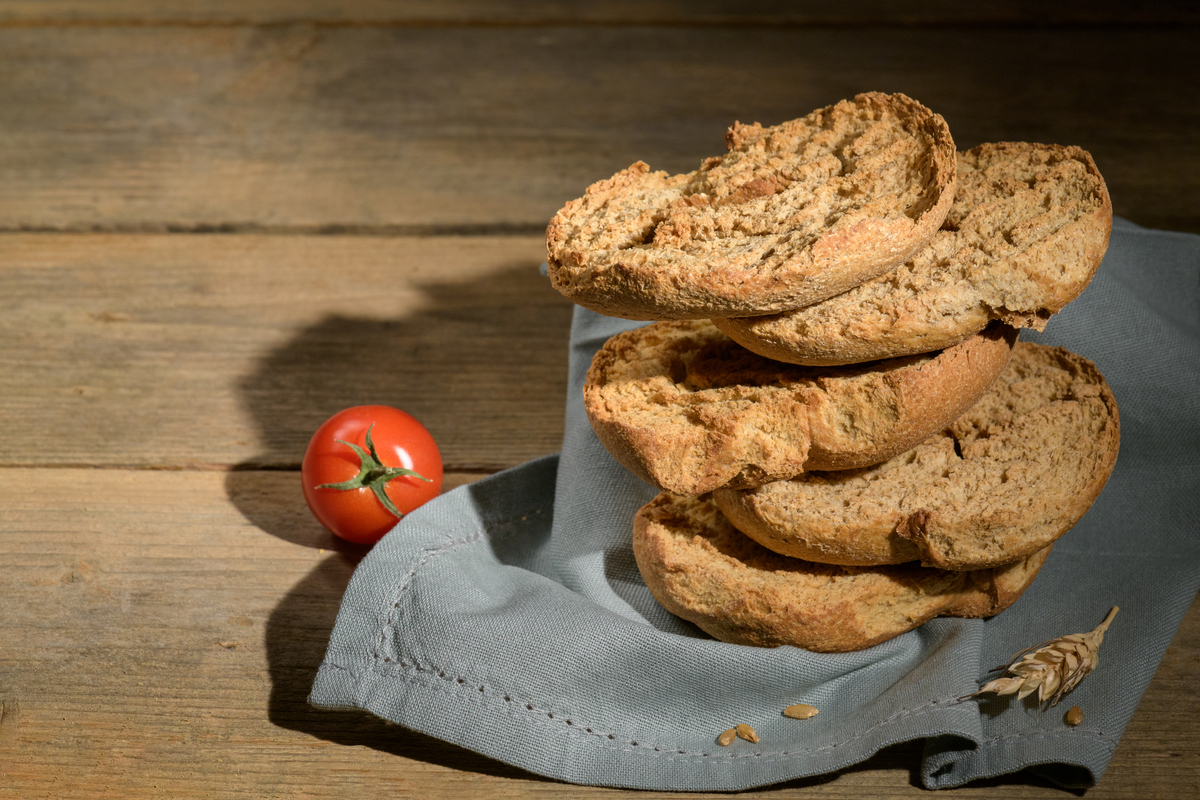 Al momento stai visualizzando Cucina salentina estiva con friselle e pitta: piatti freschi e tradizionali da gustare