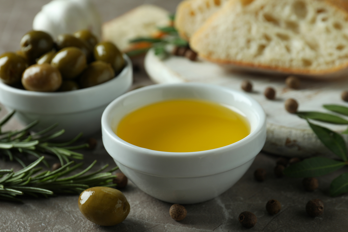 Al momento stai visualizzando Olio Extravergine di Oliva: oro verde del Salento tra salute, tradizione e cultura