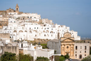 Scopri di più sull'articolo Dal fascino di Ostuni alla magnificenza di Lecce: un viaggio nel cuore del Salento